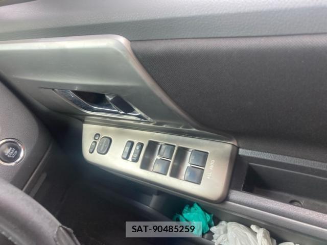 Toyota VOXY 2010-05 8247134-18
