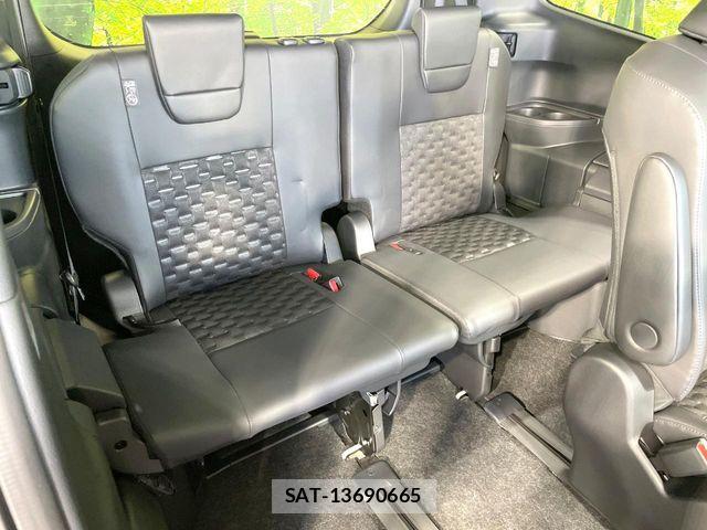 Toyota VOXY 2026-04 8247103-9