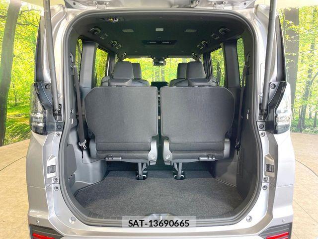 Toyota VOXY 2026-04 8247103-10