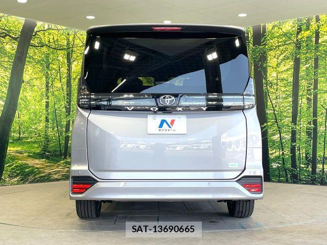Toyota VOXY 2026-04 8247103-15