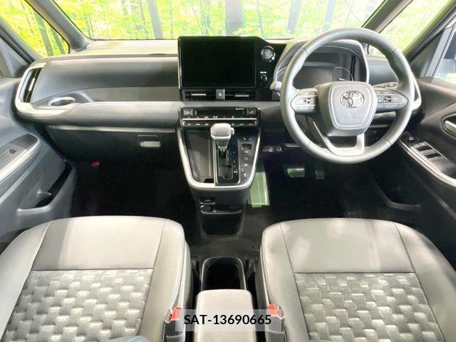 Toyota VOXY 2026-04 8247103-1