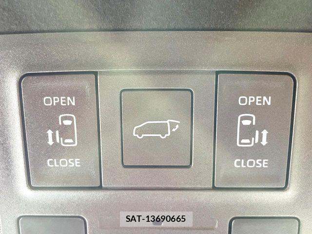 Toyota VOXY 2026-04 8247103-2