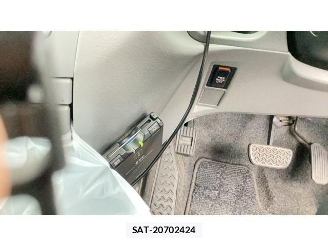 Toyota VOXY 2005-08 8247133-10