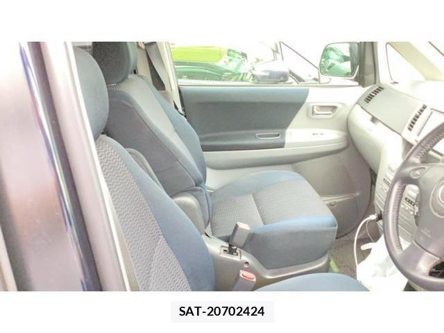 Toyota VOXY 2005-08 8247133-14