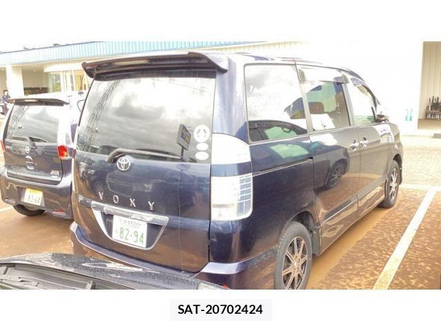 Toyota VOXY 2005-08 8247133-3