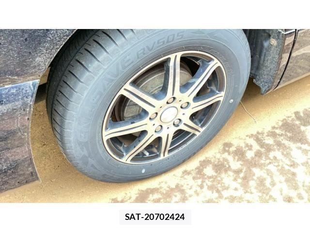 Toyota VOXY 2005-08 8247133-6