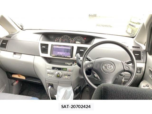 Toyota VOXY 2005-08 8247133-7