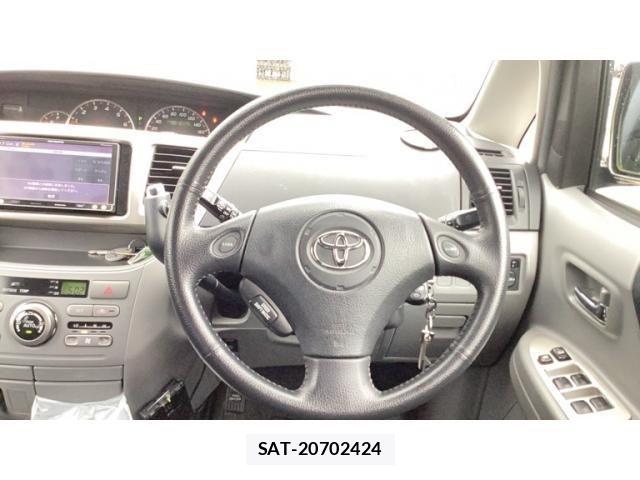 Toyota VOXY 2005-08 8247133-8