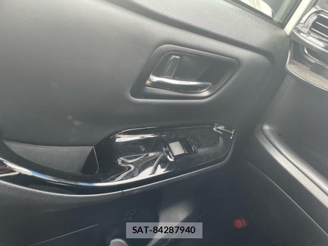 Toyota VOXY 2021-06 8247119-15