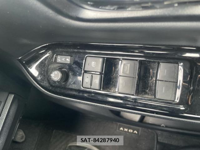 Toyota VOXY 2021-06 8247119-17