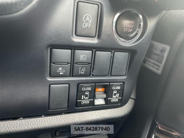 Toyota VOXY 2021-06 8247119-18