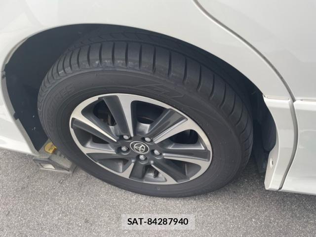 Toyota VOXY 2021-06 8247119-4