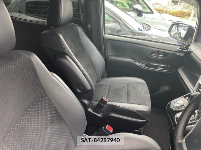 Toyota VOXY 2021-06 8247119-5