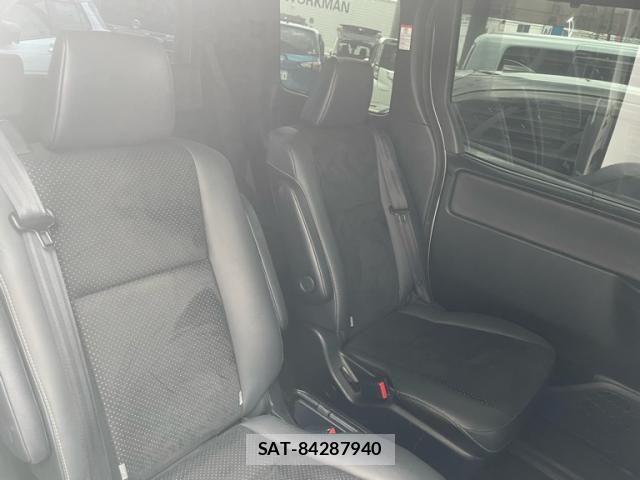 Toyota VOXY 2021-06 8247119-6