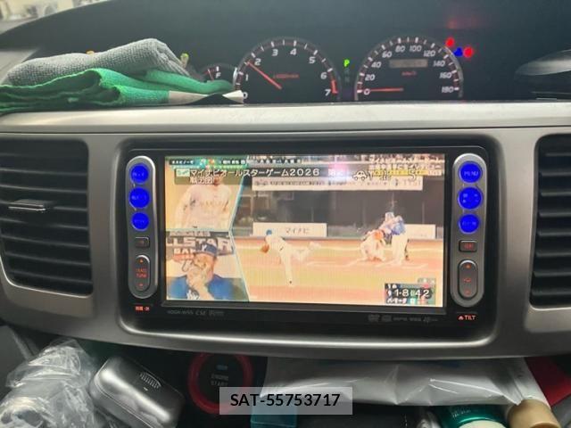 Toyota VOXY 2005-11 8247137-15