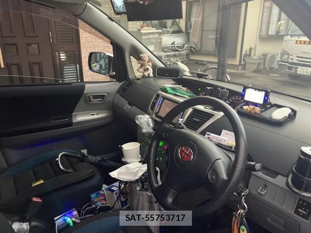 Toyota VOXY 2005-11 8247137-19