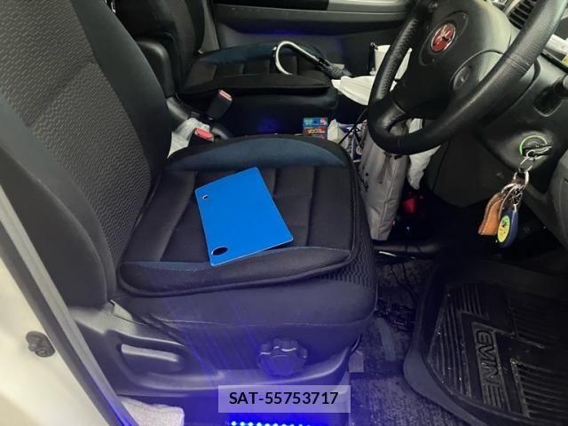 Toyota VOXY 2005-11 8247137-20