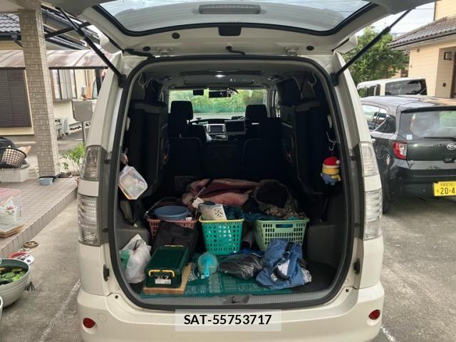 Toyota VOXY 2005-11 8247137-5