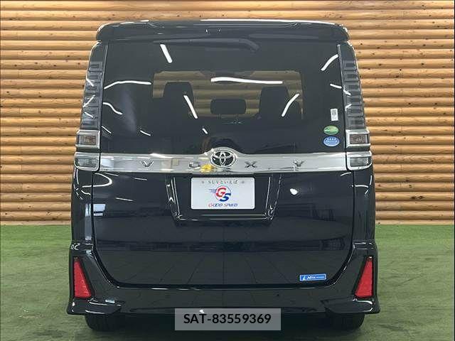 Toyota VOXY 2019-05 8247122-13