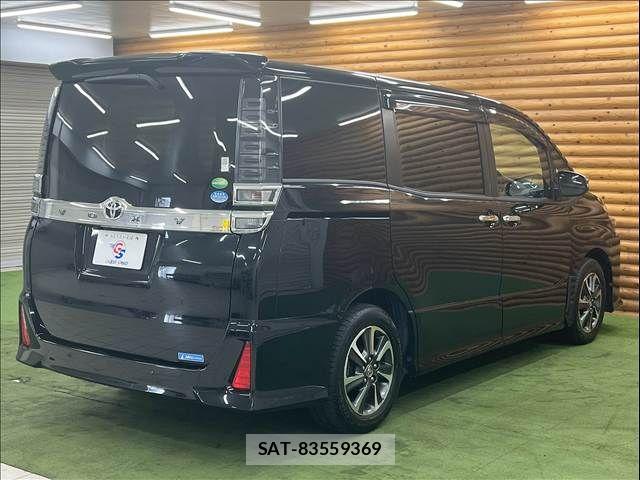 Toyota VOXY 2019-05 8247122-16