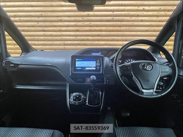 Toyota VOXY 2019-05 8247122-2