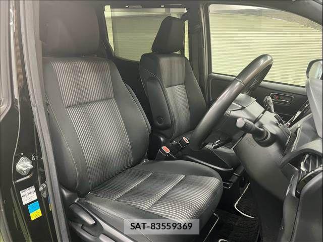 Toyota VOXY 2019-05 8247122-5