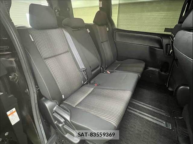 Toyota VOXY 2019-05 8247122-6