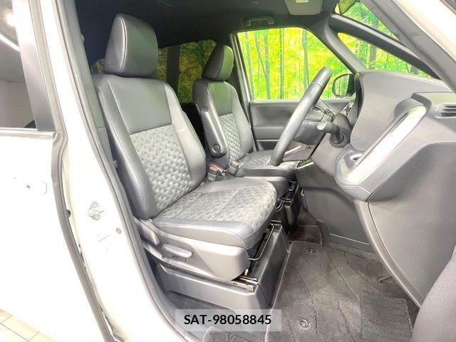Toyota VOXY 2022-06 8247104-9