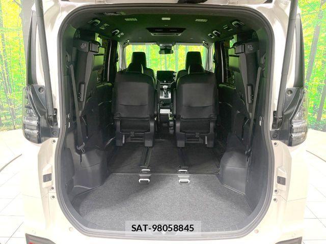Toyota VOXY 2022-06 8247104-12