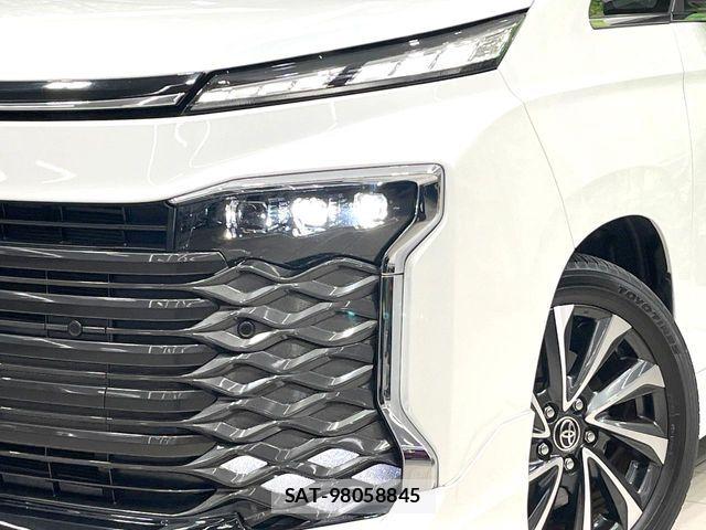 Toyota VOXY 2022-06 8247104-14