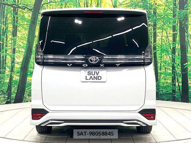 Toyota VOXY 2022-06 8247104-17