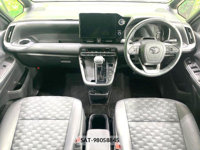 Toyota VOXY 2022-06 8247104-1