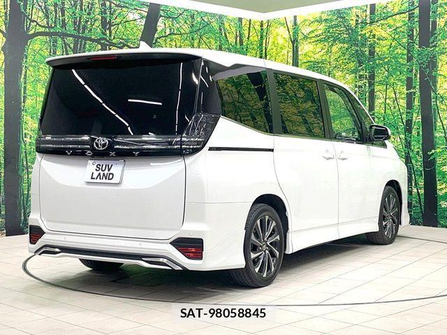Toyota VOXY 2022-06 8247104-19