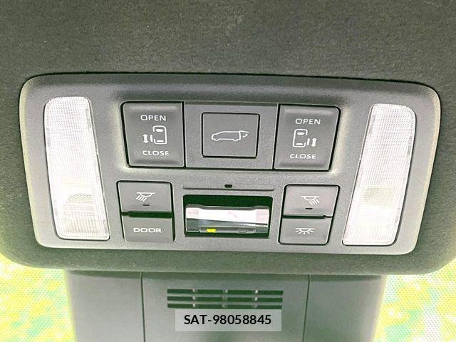 Toyota VOXY 2022-06 8247104-7