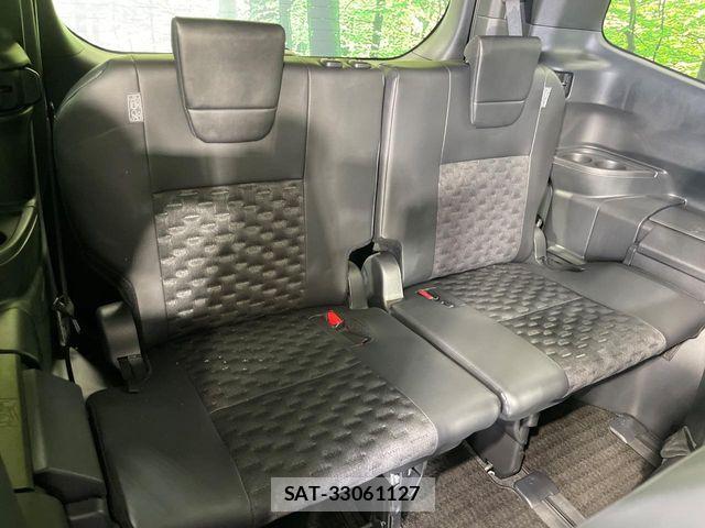 Toyota VOXY 2023-06 8247106-9
