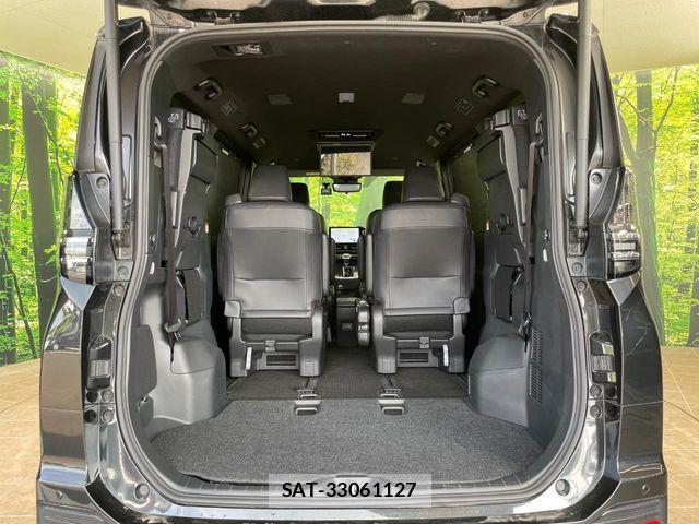 Toyota VOXY 2023-06 8247106-10