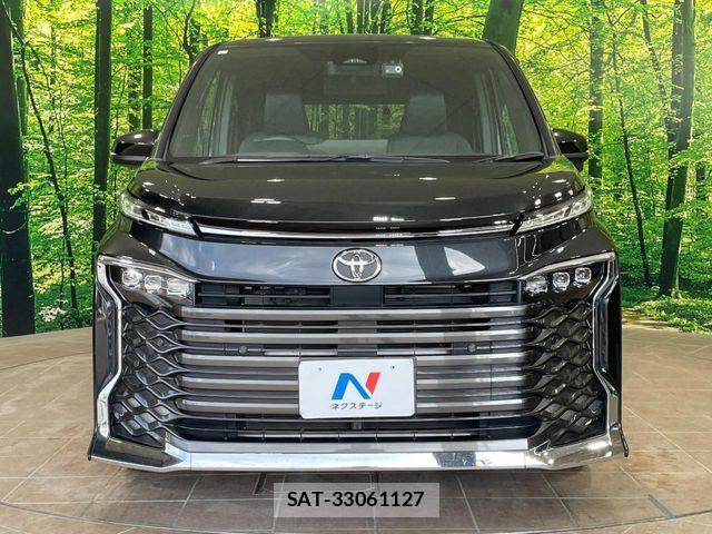 Toyota VOXY 2023-06 8247106-14