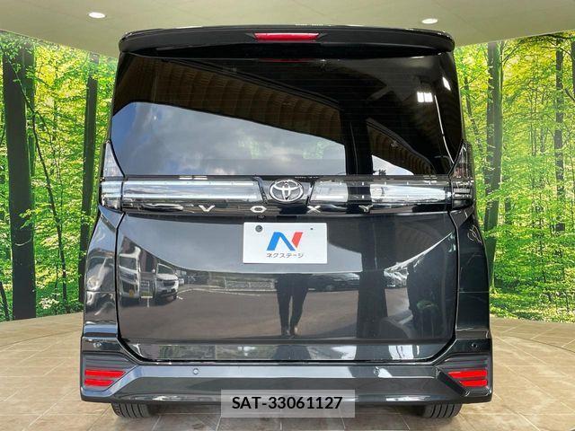 Toyota VOXY 2023-06 8247106-15