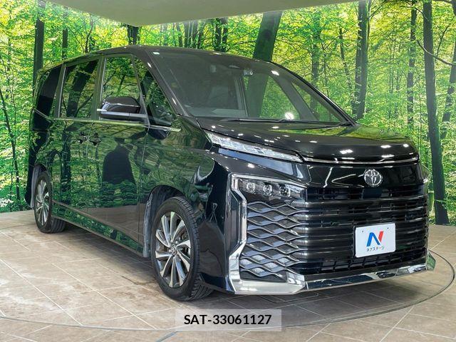 Toyota VOXY 2023-06 8247106-16