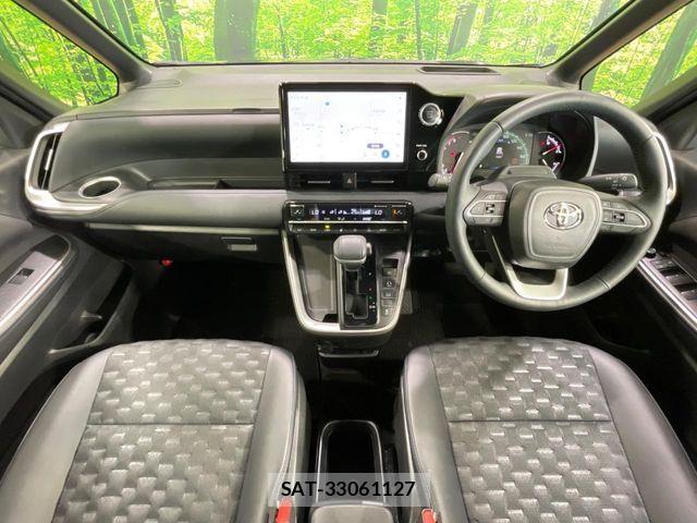 Toyota VOXY 2023-06 8247106-1