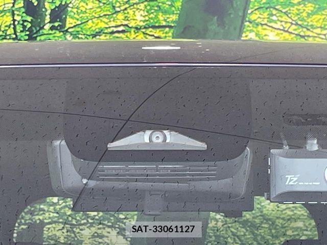 Toyota VOXY 2023-06 8247106-5