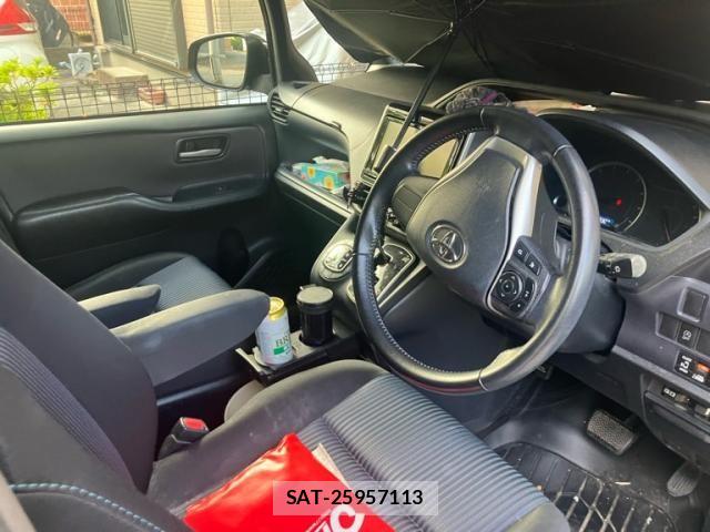 Toyota VOXY 2014-08 8247131-11