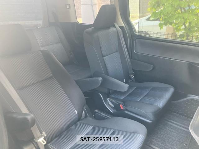 Toyota VOXY 2014-08 8247131-12
