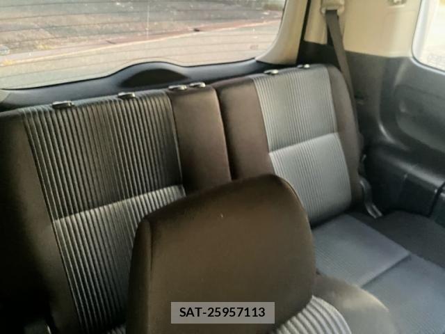 Toyota VOXY 2014-08 8247131-13