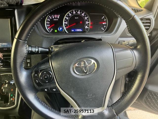 Toyota VOXY 2014-08 8247131-14