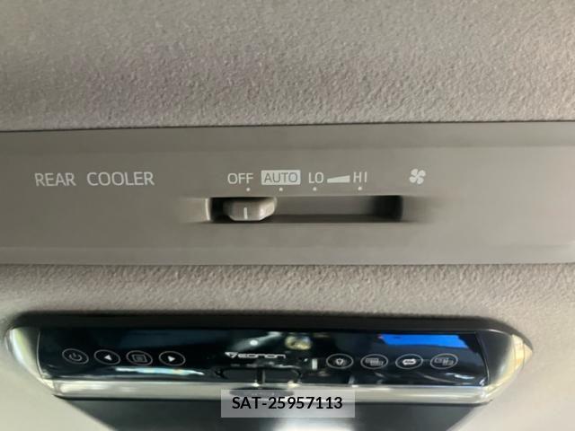 Toyota VOXY 2014-08 8247131-19