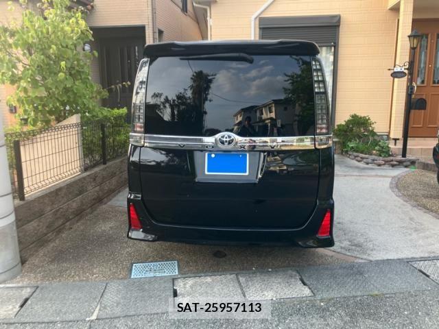 Toyota VOXY 2014-08 8247131-3
