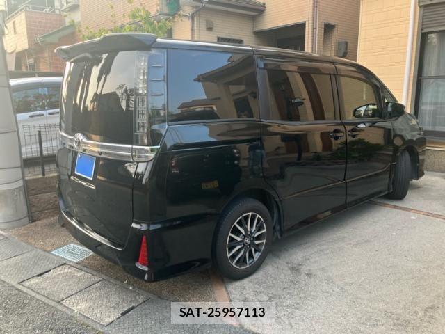 Toyota VOXY 2014-08 8247131-4