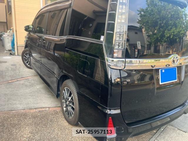 Toyota VOXY 2014-08 8247131-5