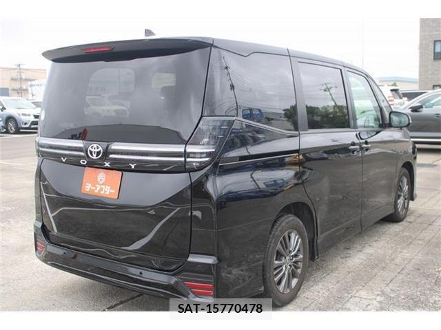 Toyota VOXY 2023-05 8247114-9